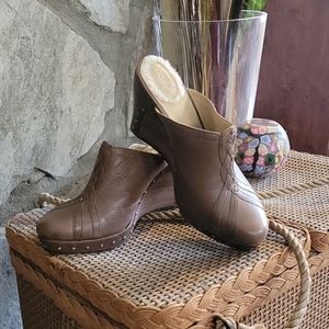 Ugg Clogs